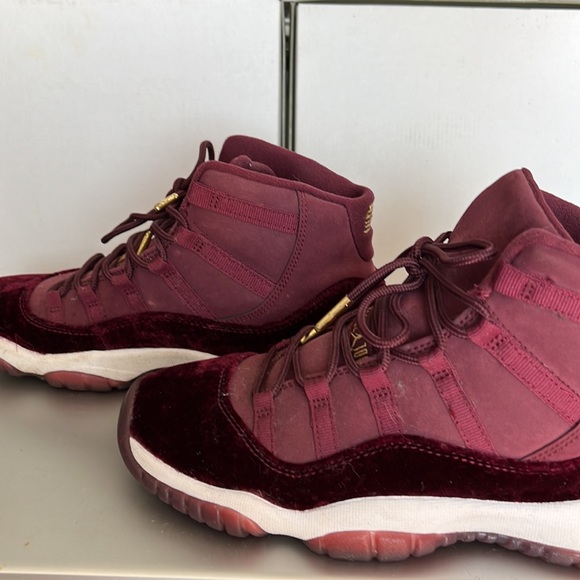 Air Jordan 11 Retro (2016) - Picture 2 of 6